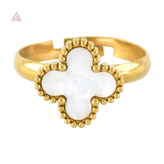 Luxurious Pearl Clover Ring